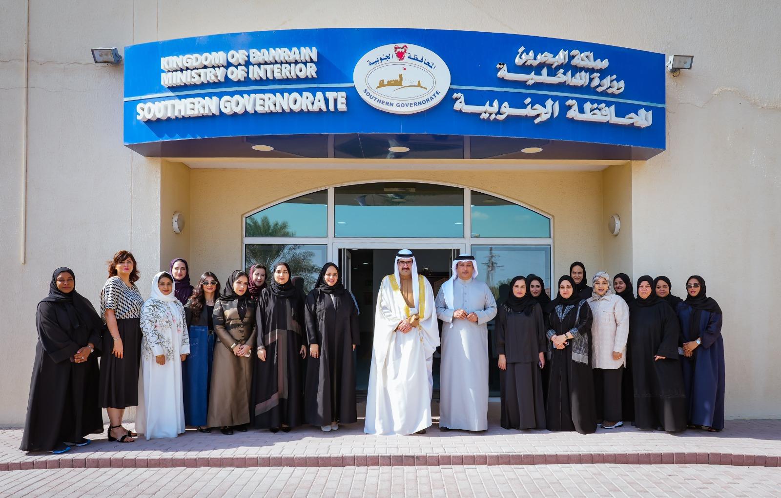 سمو محافظ الجنوبية يشيد بدور موظفات المحافظة بمناسبة يوم المرأة البحرينية<